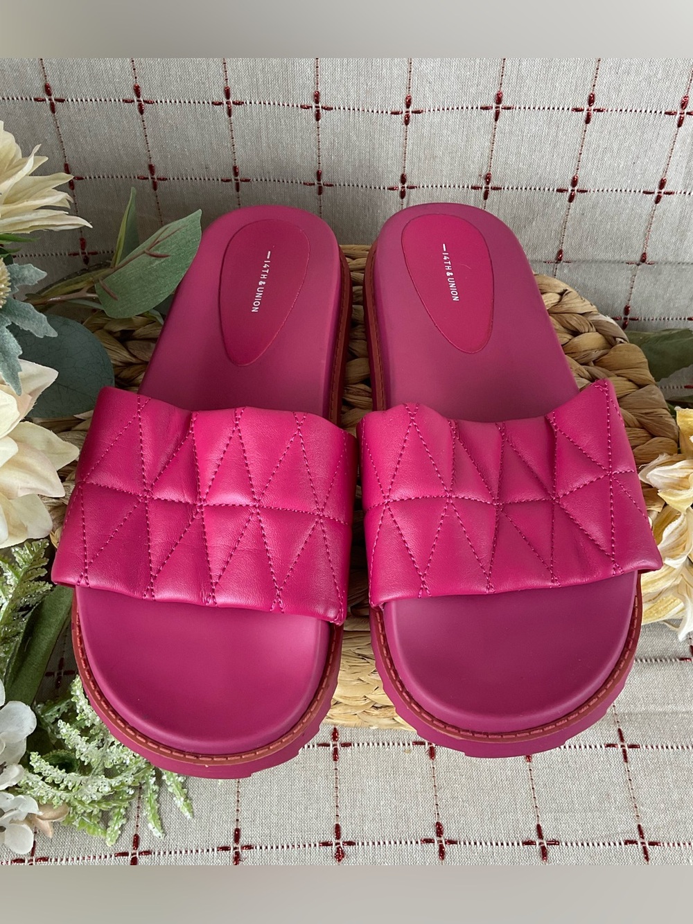 14th & Union “Tallin” Slides Pink Quilted Sandals Sz 9 NWOB 14th and Union - Picture 2 of 4